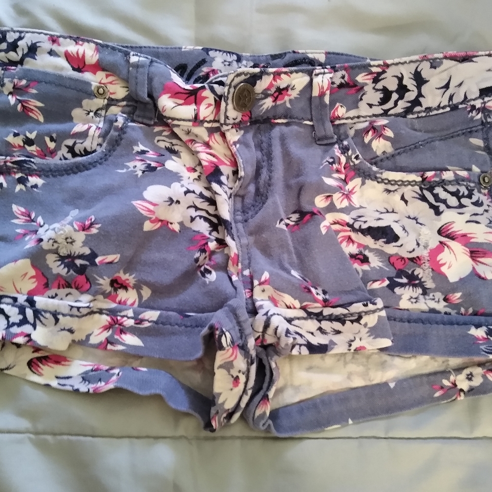 Vanilla Star shorts floral size 7